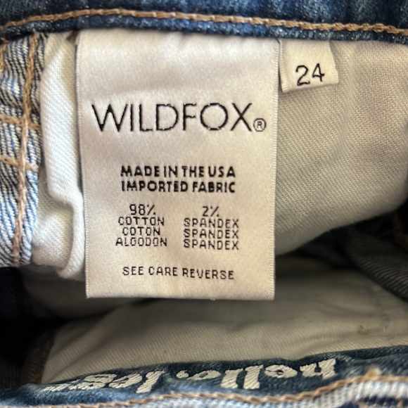 LAST CHANCE Wild fox denim shorts with lace detail - Picture 2 of 3